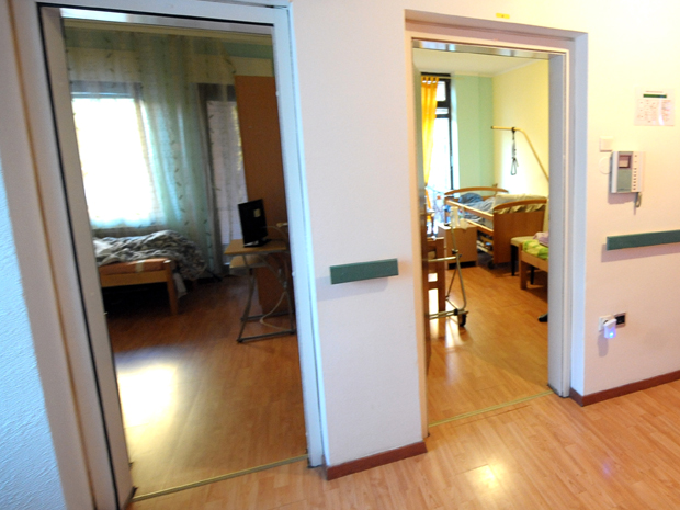 Министарство донело одлуку: Забрањена посета домовима за старе